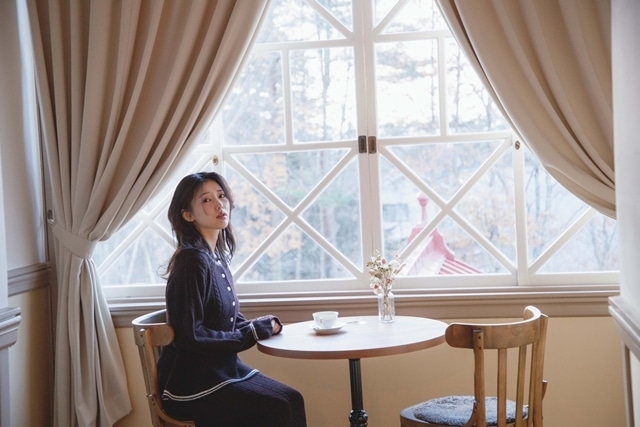 声優・アーティスト志崎樺音さんの1st写真集が4月15日発売、ランジェリーカットを含む挑戦的なカットも収録！　先行イメージカット解禁-2