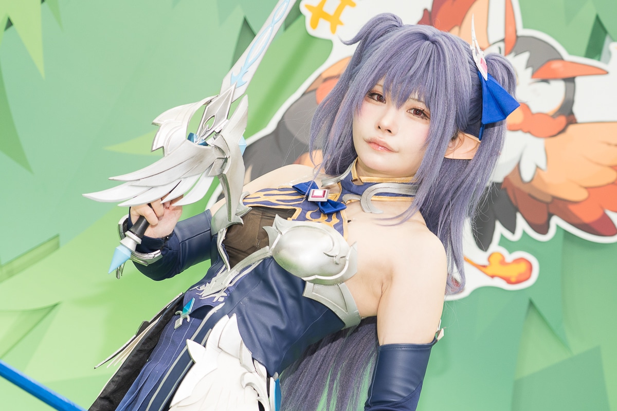 キュート＆クールなコスプレイヤーが大集合した「アズールプロミリア ブース」│冬コミ2025の美人コスプレイヤー＆コンパニオン特集