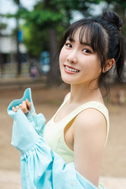 声優・坂倉花さんの1st写真集の先行カットが解禁！　発売日は2026年4月3日（金）に決定｜コンセプトは、「遅れてやってきた修学旅行」-1