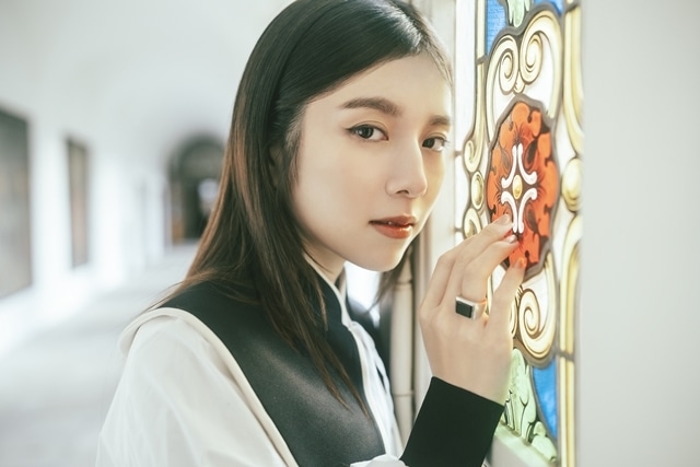 冬アニメ『葬送のフリーレン』第2期、EDテーマ「The Story of Us」MVがプレミア公開決定！　「魔法の都市」プラハを擁すチェコで撮影-15