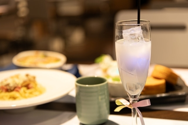 「アイドリッシュセブン Harmony Lounge」フォトレポート｜第1弾のテーマは「レインボーシティ編」！　アイドルたちが紡ぐ物語を“見て”“食べて”楽しもう-15