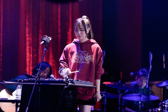 『May’n Special Concert 2025「May’n Xmas -the Brightest-」』公式レポート到着！　表現力と音楽性を拡大し続けてきたMay’nさん20周年の集大成-10