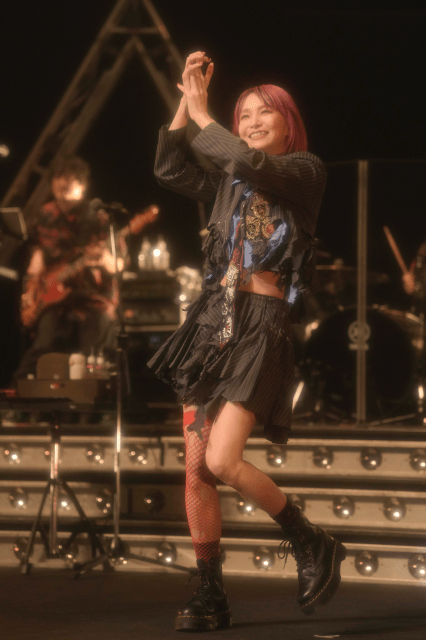 LiSAさんが約2年ぶりの全国ホールツアー、全18公演を完走し約4万人を動員！　東京公演のライブ写真が初解禁！-1