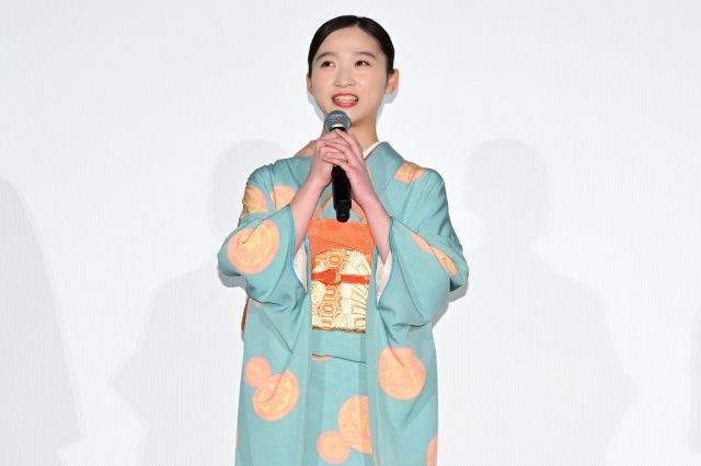 『迷宮のしおり』公開記念舞台挨拶の公式レポートが到着！　SUZUKAさん（新しい学校のリーダーズ）、伊東蒼さん、寺西拓人さん、河森正治監督、MIOCHINさんが登壇-4