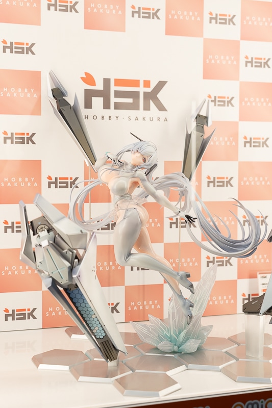 布面積かなり少なめ!? 大胆な衣装が忠実再現された『勝利の女神：NIKKE』のセクシーフィギュアが多数登場！「ワンダーフェスティバル2026［冬］」で展示された、人気アプリゲームのフィギュアを紹介-1