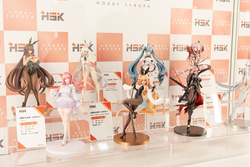 布面積かなり少なめ!? 大胆な衣装が忠実再現された『勝利の女神：NIKKE』のセクシーフィギュアが多数登場！「ワンダーフェスティバル2026［冬］」で展示された、人気アプリゲームのフィギュアを紹介-20
