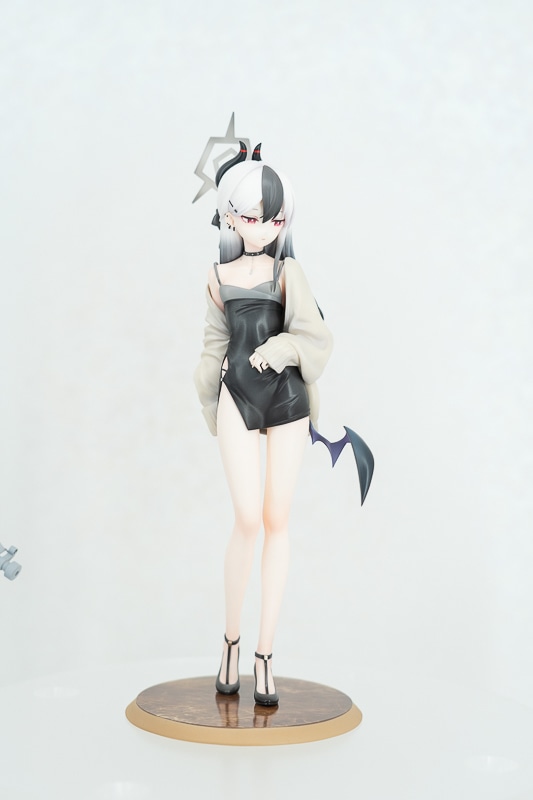 キュートな姿に見惚れる『ブルーアーカイブ』のセクシーフィギュア！　「ワンダーフェスティバル2026［冬］」で展示された、人気アプリゲームのフィギュアを紹介-11