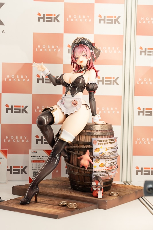 布面積かなり少なめ!? 大胆な衣装が忠実再現された『勝利の女神：NIKKE』のセクシーフィギュアが多数登場！「ワンダーフェスティバル2026［冬］」で展示された、人気アプリゲームのフィギュアを紹介-6