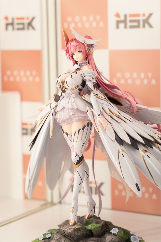 布面積かなり少なめ!? 大胆な衣装が忠実再現された『勝利の女神：NIKKE』のセクシーフィギュアが多数登場！「ワンダーフェスティバル2026［冬］」で展示された、人気アプリゲームのフィギュアを紹介-8