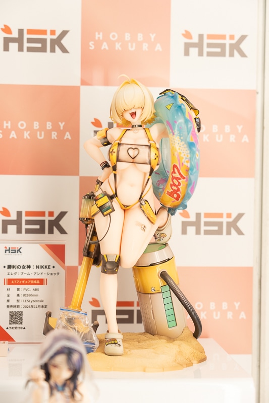 布面積かなり少なめ!? 大胆な衣装が忠実再現された『勝利の女神：NIKKE』のセクシーフィギュアが多数登場！「ワンダーフェスティバル2026［冬］」で展示された、人気アプリゲームのフィギュアを紹介-13