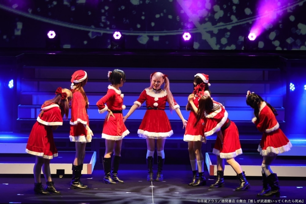 「たくさんの方にもっともっと広まっていったら嬉しいです」──舞台『推しが武道館いってくれたら死ぬ』ゲネプロ直後の小林愛香さん&佐藤佳穂さん、大村 杏さんら「ChamJam」メンバーを演じるキャスト陣が意気込みを語る!-11