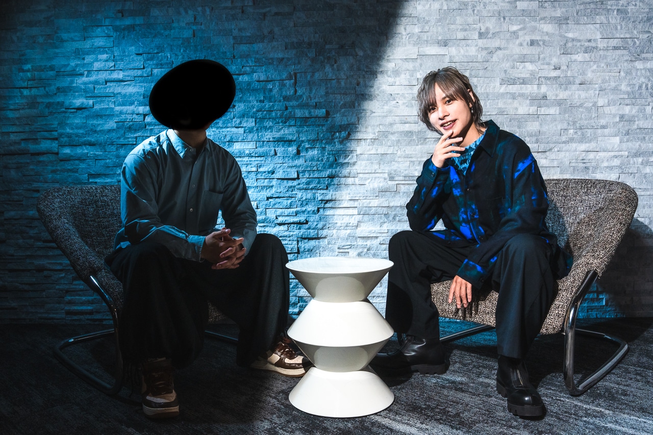 嫌なことだらけの世界だからこそ、刺さる歌がある。だからこそ「筋トレはしないほうがいいかも(笑)」? 縁城蒼吏役・岡本信彦×主題歌アーティスト・五十嵐ハルが語る『デッドアカウント』と「デッドエンド」-6