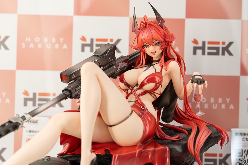 布面積かなり少なめ!? 大胆な衣装が忠実再現された『勝利の女神：NIKKE』のセクシーフィギュアが多数登場！「ワンダーフェスティバル2026［冬］」で展示された、人気アプリゲームのフィギュアを紹介-3