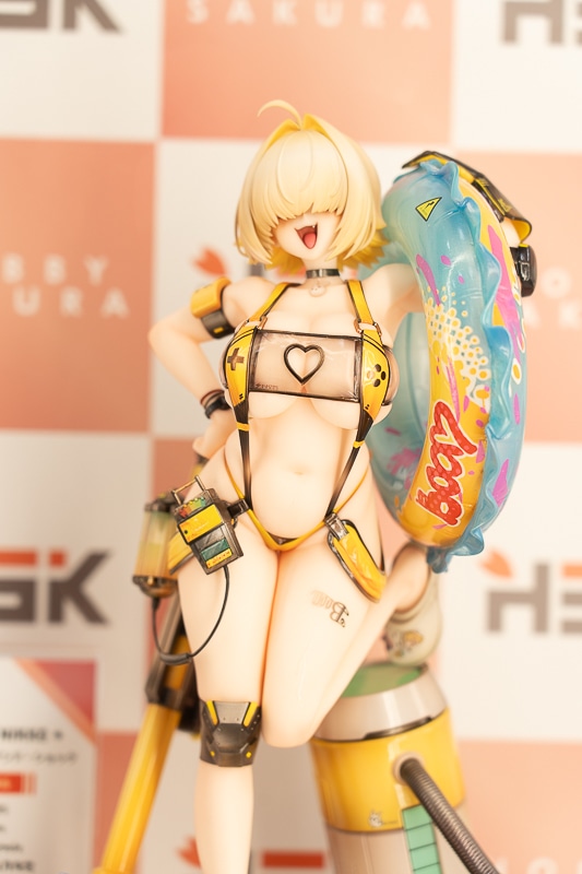 布面積かなり少なめ!? 大胆な衣装が忠実再現された『勝利の女神：NIKKE』のセクシーフィギュアが多数登場！「ワンダーフェスティバル2026［冬］」で展示された、人気アプリゲームのフィギュアを紹介-14