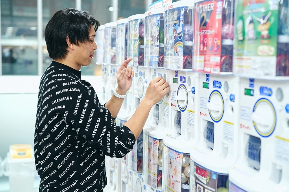 興奮しすぎて「えぐい!」連発! 埼玉西武ライオンズ所属・西川愛也選手の初アニメイトに密着!【店舗貸切!お小遣いアニメイト】-23