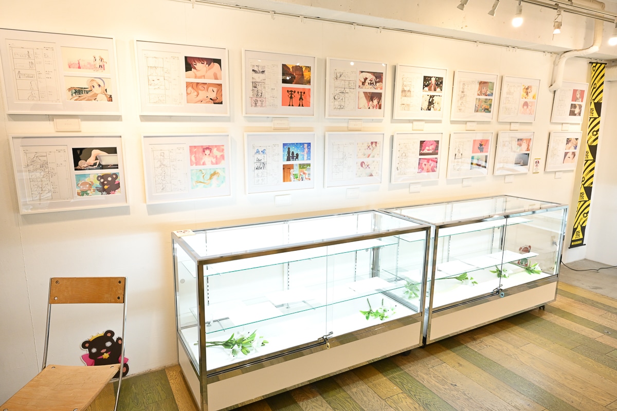 「ぜひ色んなクマたちに会ってあげてほしいです」──「ユリ熊嵐展 -10th anniversary-」が開催！　幾原邦彦監督が銀子やるる、紅羽たちに託した物語とは【フォトレポート＆インタビュー】-12