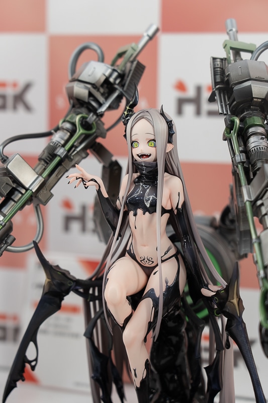 布面積かなり少なめ!? 大胆な衣装が忠実再現された『勝利の女神：NIKKE』のセクシーフィギュアが多数登場！「ワンダーフェスティバル2026［冬］」で展示された、人気アプリゲームのフィギュアを紹介-7