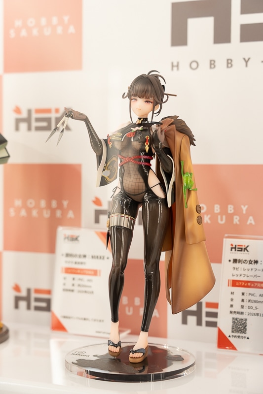 布面積かなり少なめ!? 大胆な衣装が忠実再現された『勝利の女神：NIKKE』のセクシーフィギュアが多数登場！「ワンダーフェスティバル2026［冬］」で展示された、人気アプリゲームのフィギュアを紹介-18