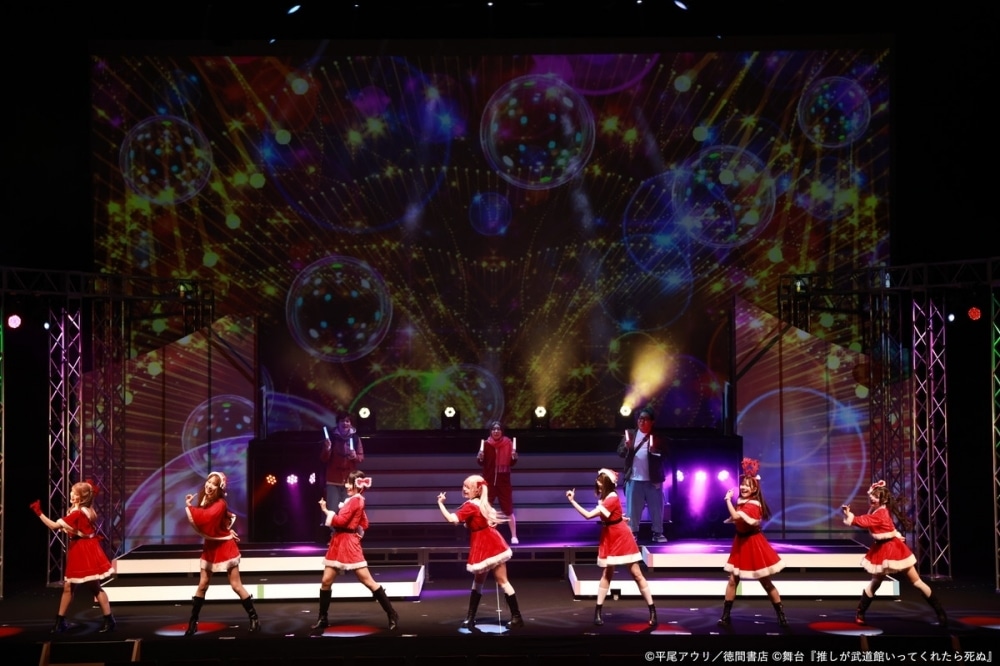 「たくさんの方にもっともっと広まっていったら嬉しいです」──舞台『推しが武道館いってくれたら死ぬ』ゲネプロ直後の小林愛香さん&佐藤佳穂さん、大村 杏さんら「ChamJam」メンバーを演じるキャスト陣が意気込みを語る!-18