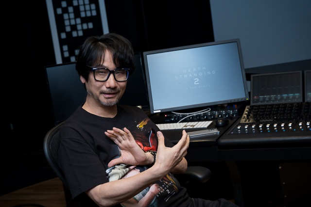 『DEATH STRANDING 2: ON THE BEACH』小島秀夫監督＆ドールマン役・杉田智和さんインタビュー｜「僕が好きなのは杉田さんが演じている杉田さんなんです」小島監督のこだわりが光る“杉田さんらしさ”-3