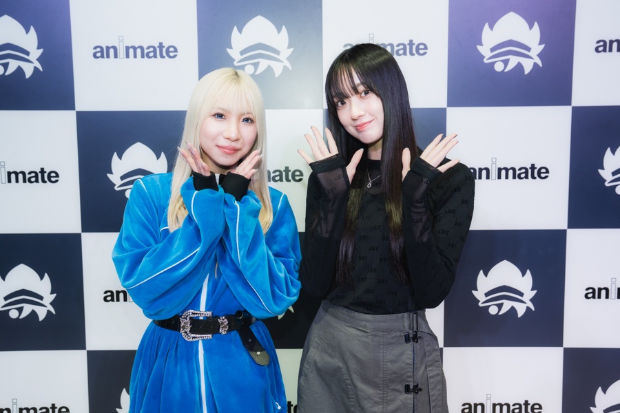 アニメも音楽も、「好き」に向き合い続ける——Little Glee MonsterのMAYUさん＆結海さん初めてふたりでお買い物！【店舗貸切！お小遣いアニメイト】-30