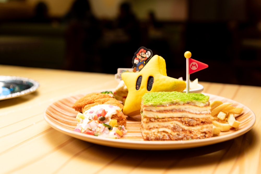 “無敵”のキラキラメニュー＆アイテムが盛りだくさん！ 5周年を迎えた「スーパー・ニンテンドー・ワールド™」で出会えるアニバーサリーグッズ＆フードをフォトレポートでご紹介！-3