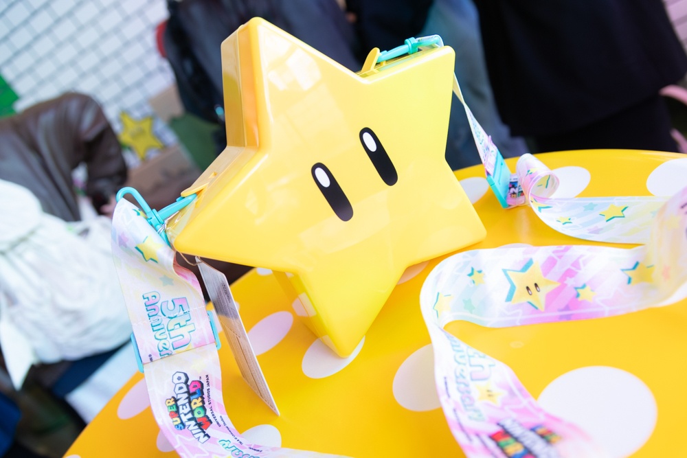 “無敵”のキラキラメニュー＆アイテムが盛りだくさん！ 5周年を迎えた「スーパー・ニンテンドー・ワールド™」で出会えるアニバーサリーグッズ＆フードをフォトレポートでご紹介！-8