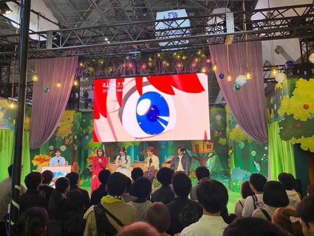 オリジナルTVアニメーション『さよならララ』菱川花菜さん、川石奈奈さん、村瀬歩さん、小出卓史監督が登壇したステージレポートが到着！　菱川「嬉しい時も悲しい時もララを思うとご機嫌になってしまう」【AJ2026】-1