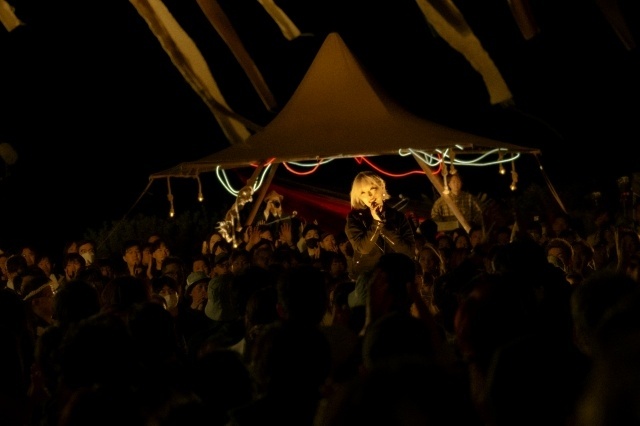 ReoNaさんが奄美大島での凱旋ライブでワンマンコンサート「ハロー、アンハッピー」atぴあアリーナMMの開催を発表！-4