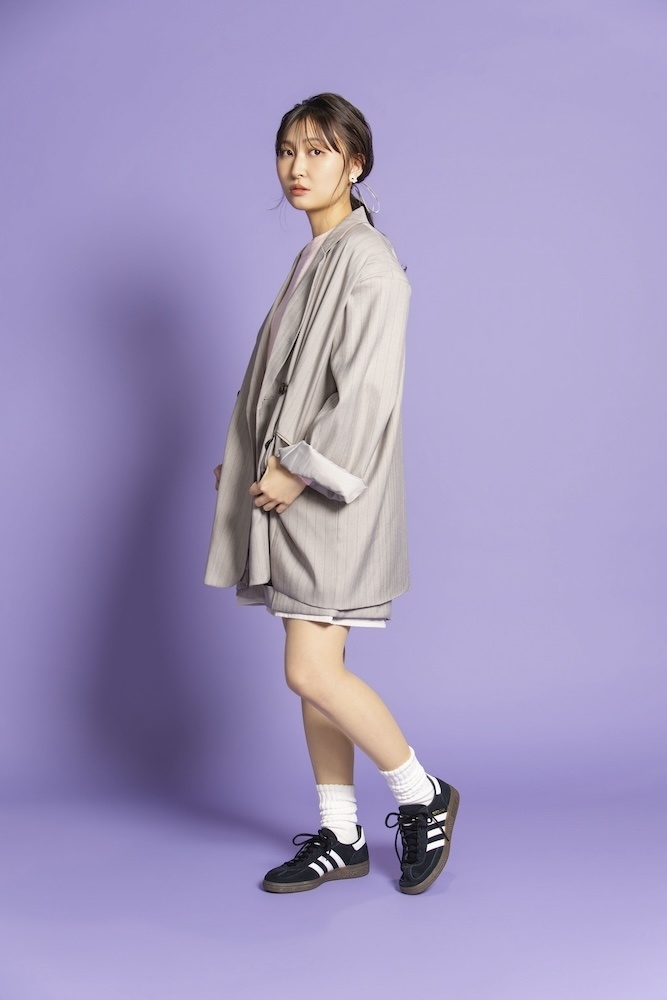 「最初は笑って見ていたものも、だんだん涙へと変わっていく」「胸がいっぱいになる作品です」──アニメ「霧尾ファンクラブ」染谷 波役・若山詩音さん【連載インタビュー第3回】-1