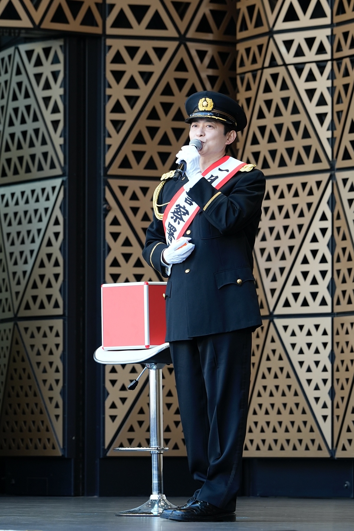 声優・下野紘さんが池袋警察署の一日署長に就任、パレードで池袋の街を盛り上げる！「警察官に成るのが夢だった」下野さんの夢がかなったパレード＆トークショーをレポート-4