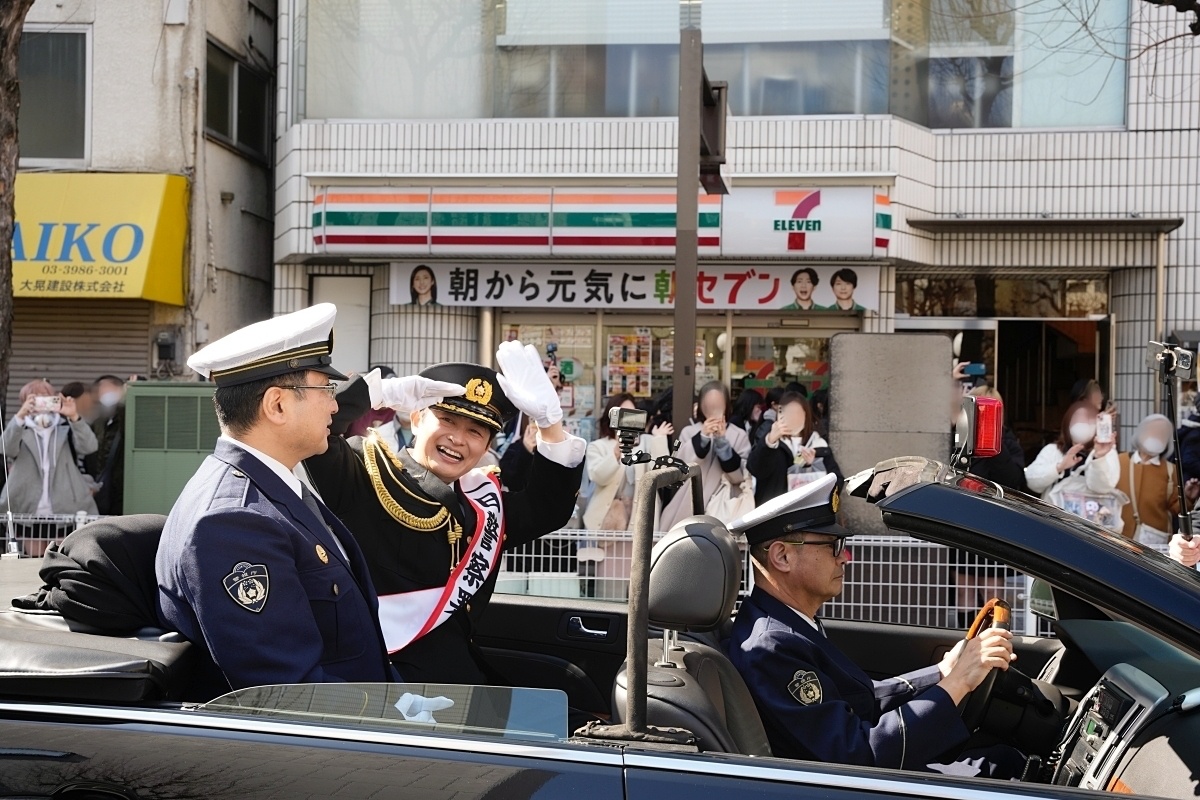 声優・下野紘さんが池袋警察署の一日署長に就任、パレードで池袋の街を盛り上げる！「警察官に成るのが夢だった」下野さんの夢がかなったパレード＆トークショーをレポート-2