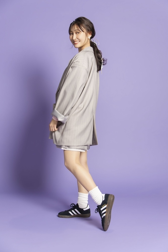 「最初は笑って見ていたものも、だんだん涙へと変わっていく」「胸がいっぱいになる作品です」──アニメ「霧尾ファンクラブ」染谷 波役・若山詩音さん【連載インタビュー第3回】-3