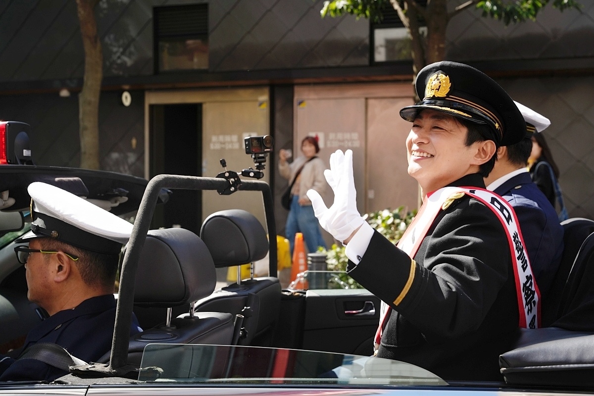 声優・下野紘さんが池袋警察署の一日署長に就任、パレードで池袋の街を盛り上げる！「警察官に成るのが夢だった」下野さんの夢がかなったパレード＆トークショーをレポート-3