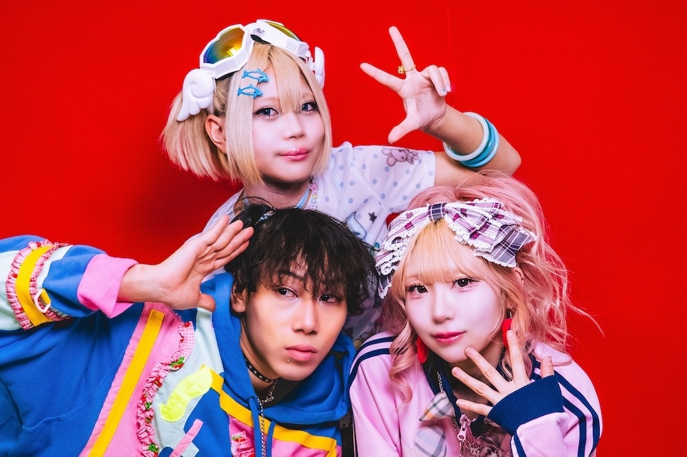 「いろんなやりたいことを詰め込んだ楽曲になっています」──アニメ『オタクに優しいギャルはいない!?』エンディングテーマ「一生仲仔」決定＆メジャーデビュー記念！　三四少女・川田羽撫子さん×さっちゅーさん×あんどりゅーさんテキストインタビュー-1