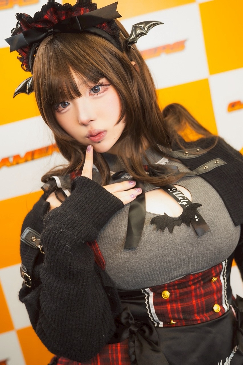 大胆な胸開きナース衣装でファンを魅了！　中3から活動する実力派レイヤー・あざらしさんに直撃【ゲマコス09 撮り下ろしグラビア＆インタビュー】-2