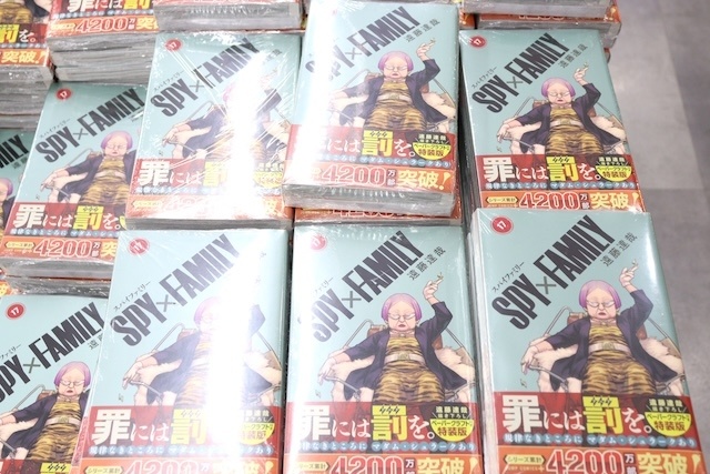 コミックス『うるわしの宵の月』コーナーが展開中！　コミックス『名探偵コナン(108)』が発売！　ほか［今日のアニメイト池袋本店］-9