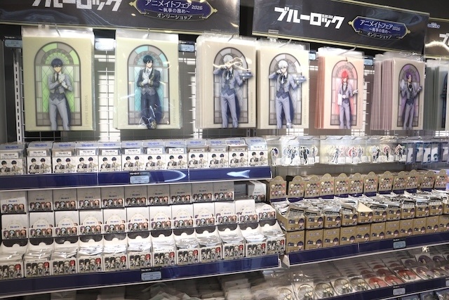 フェア「TVアニメ『ブルーロック』アニメイトフェア2026　～執事の務め～」や「『花秘める君のメテオール展2026』＆『「花秘める君のメテオール」グラッテ第三弾』＆第6巻新刊発売記念連動キャンペーン」が開催中！　ほか［今日のアニメイト池袋本店］-3