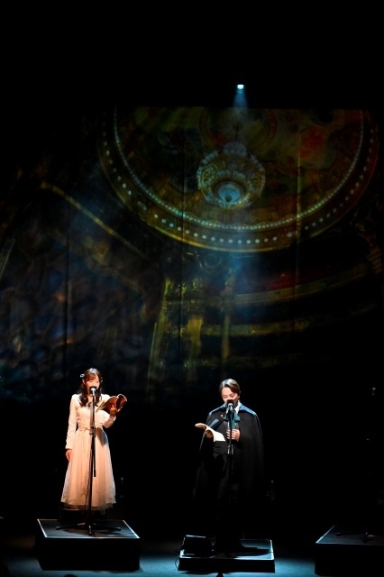 音楽朗読劇「オペラ座の怪人」初日公演の舞台写真が到着！　阿座上洋平さん、鈴木達央さん、伊達さゆりさん、安野希世乃さんら声優陣が回替わりで出演-3