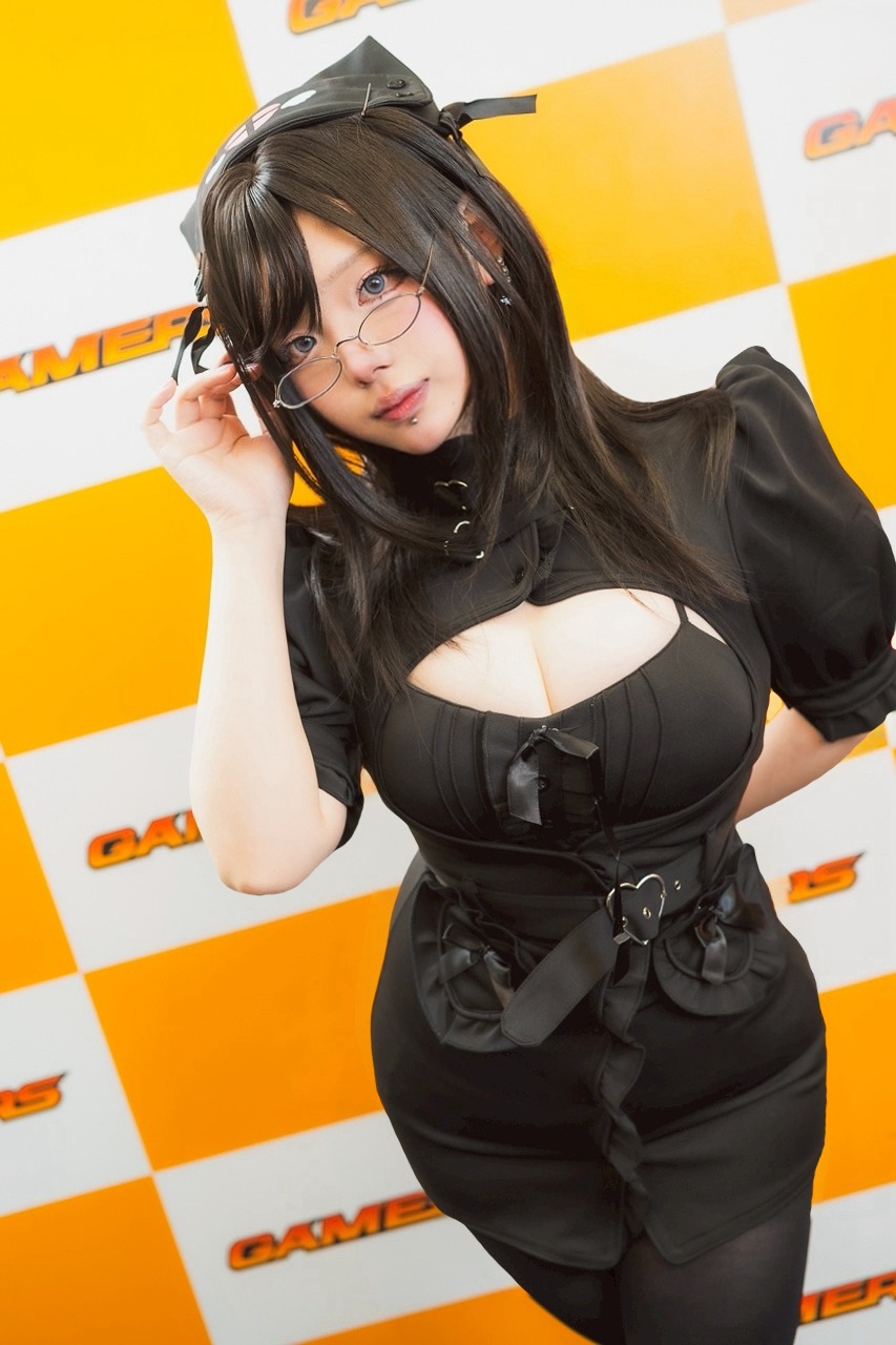 大胆な胸開きナース衣装でファンを魅了！　中3から活動する実力派レイヤー・あざらしさんに直撃【ゲマコス09 撮り下ろしグラビア＆インタビュー】-6