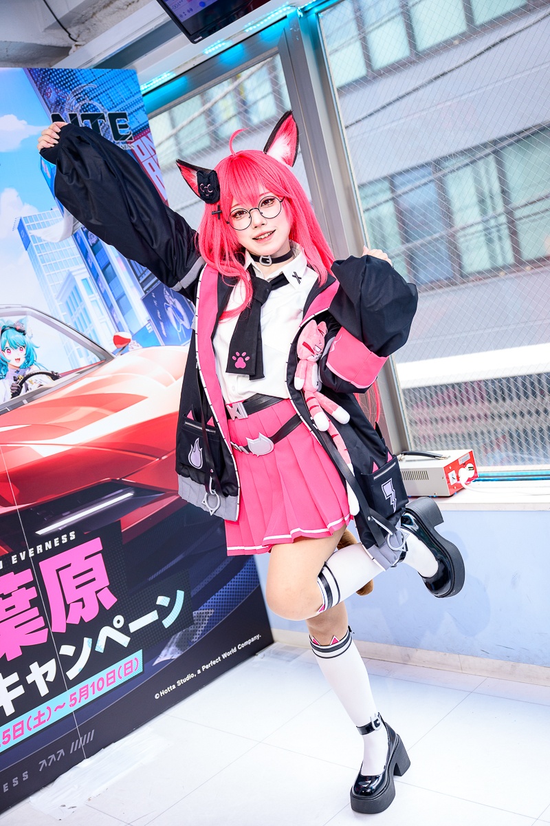 眼鏡越しのその視線はズルい……！ あまねひなさんの知的でキュートなナナリのコスプレに悶絶必至!?｜ゲーム『NTE』美人コスプレイヤー特集-4