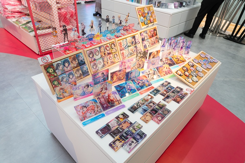 『BanG Dream!』初の常設オフィシャルストアが池袋に誕生！　限定グッズも豊富な「BanG Dream! STORE」店内レポート-9