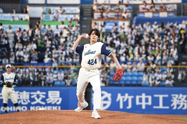 『ザ・スーパーマリオギャラクシー・ムービー』マリオ役の日本語版声優・宮野真守さんが始球式に登板！　マリオ&ルイージも応援に駆け付ける-1