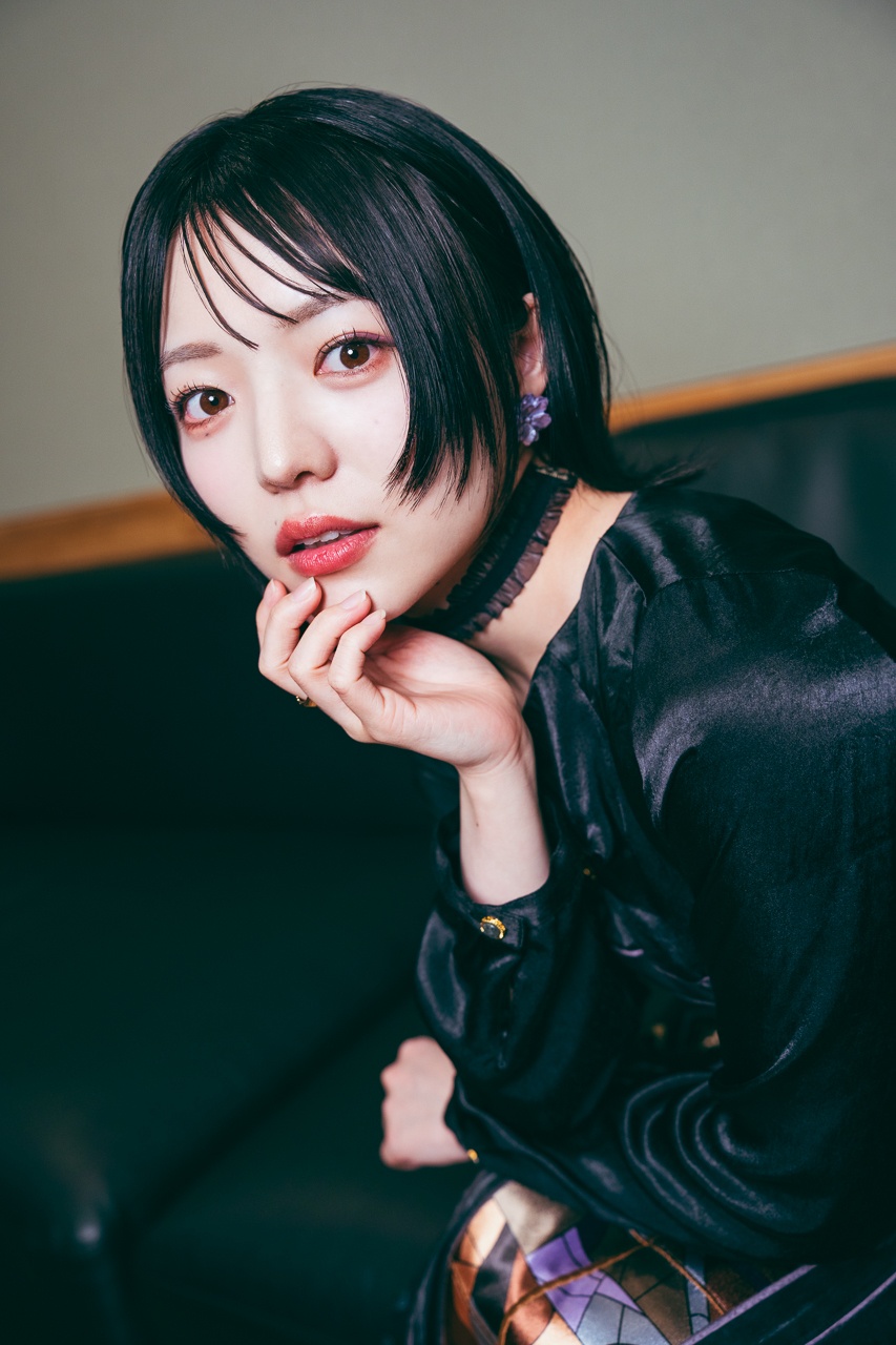 「ファーストキスがお尻の穴なんて嫌！」衝撃の台詞から始まった魔法学校物語――TVアニメ『黒猫と魔女の教室』本渡楓さん×島﨑信長さん×和泉風花さんインタビュー｜「可愛いだけじゃない」泥臭い成長とバディの絆-3