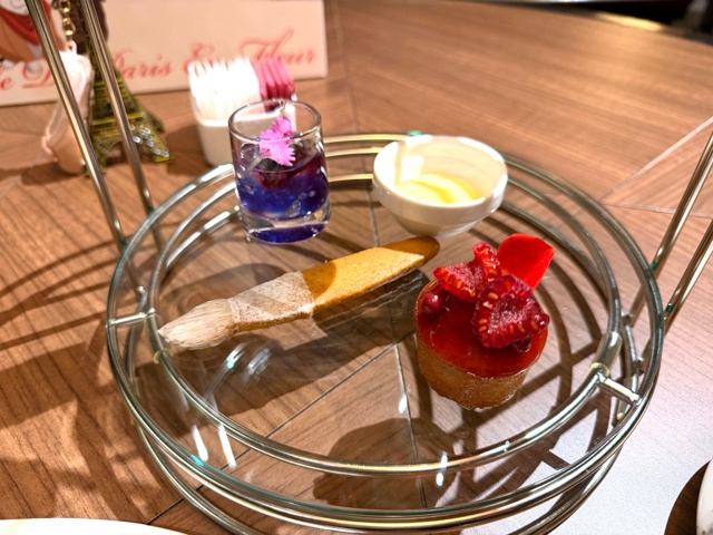 気分はバロン若林!? 男性1人で行く初めてのアフタヌーンティー | 劇場アニメ『パリに咲くエトワール』コラボレーション・アフタヌーンティー体験レポート-11