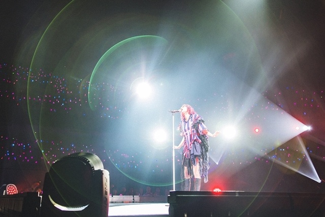 LiSAさんのアリーナツアー初日で『魔法科高校の劣等生 四葉継承編』主題歌「YES」をサプライズ初披露！-2