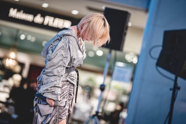 藍井エイルさん ニューシングル「MONSTER／絵空事」発売記念フリーライブの公式レポートが到着！　約10年ぶりのフリーライブにファン熱狂-5