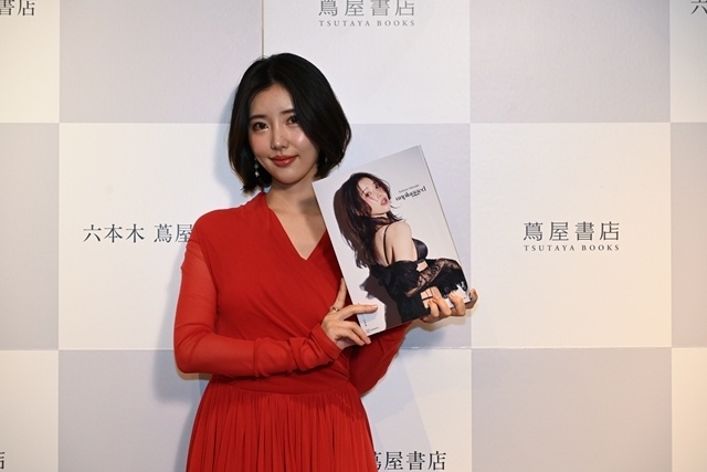 声優・アーティスト志崎樺音さん、1st写真集『unplugged』発売記念イベント実施！　発売して即重版決定に感謝「本当に皆さんのおかげ」-1