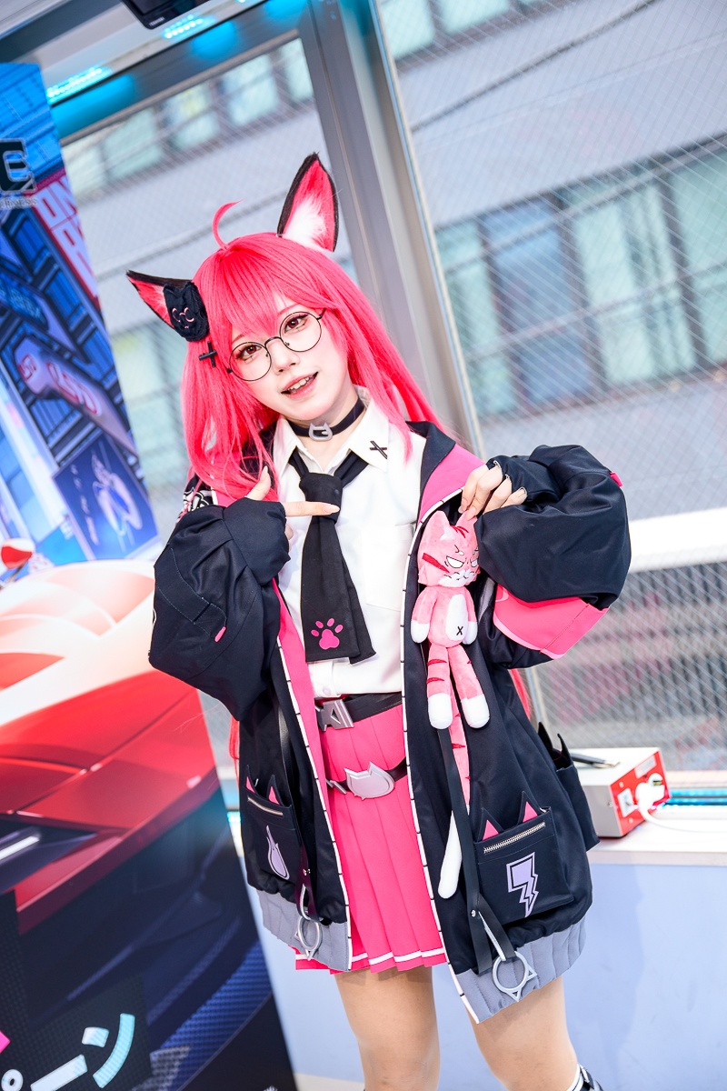 眼鏡越しのその視線はズルい……！ あまねひなさんの知的でキュートなナナリのコスプレに悶絶必至!?｜ゲーム『NTE』美人コスプレイヤー特集-5