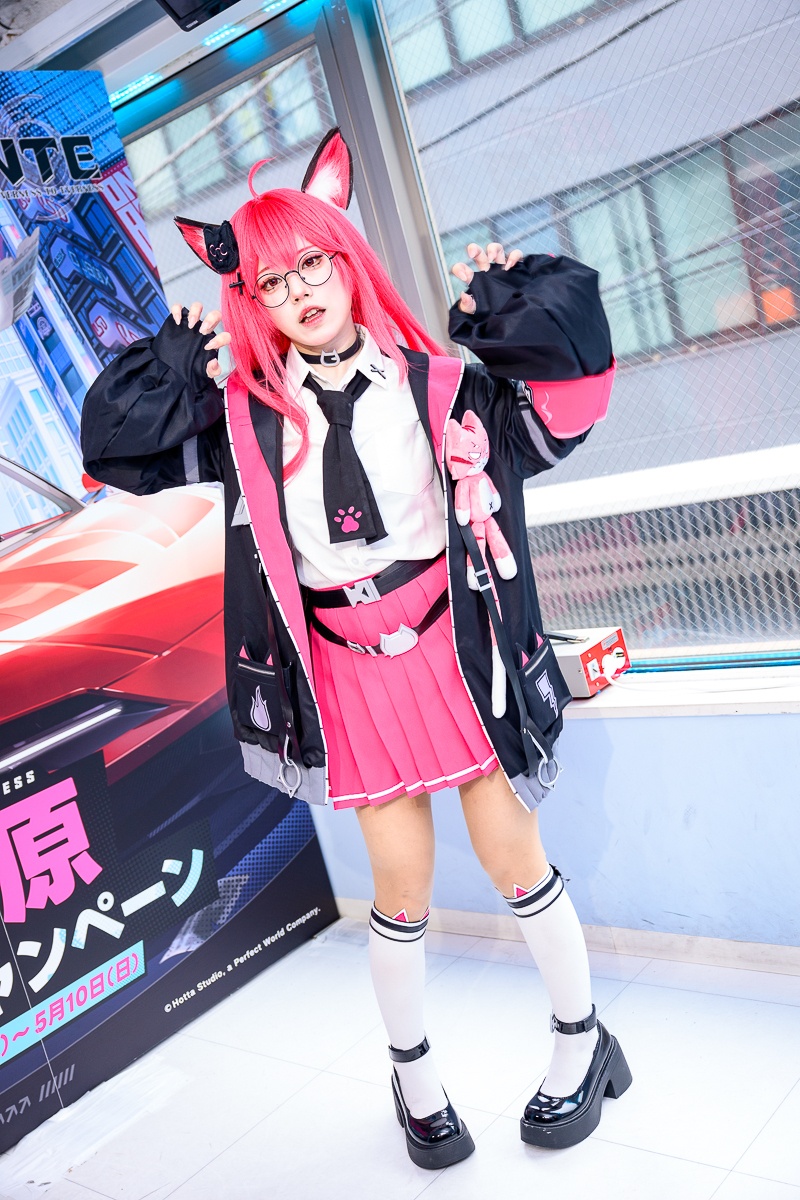 眼鏡越しのその視線はズルい……！ あまねひなさんの知的でキュートなナナリのコスプレに悶絶必至!?｜ゲーム『NTE』美人コスプレイヤー特集-2